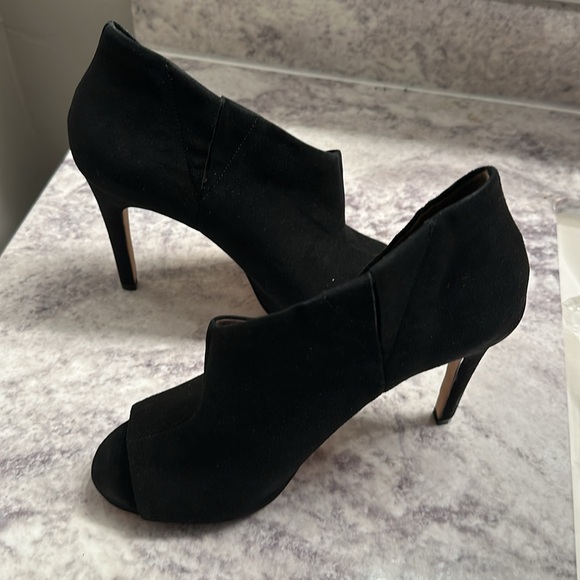 BCBG Maxazria MA-ARIENA black summer suede bootie heels. Size 7.5 - Picture 3 of 8